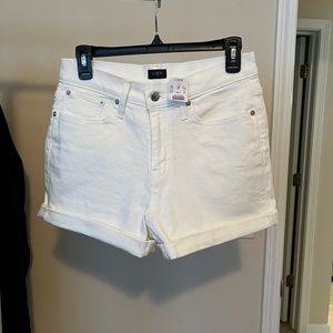 Classic denim short in white
